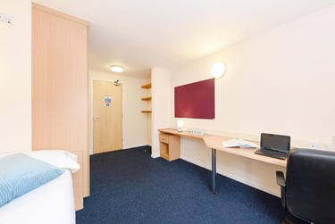 1 bed flat, Vicarage Hill, City Centre, Wrexham, LL137HN - Image 1